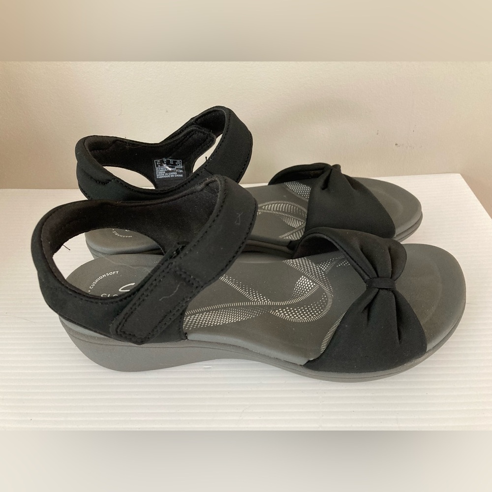 Clarks Black Cloudsteppers Sandals with Gray Sole